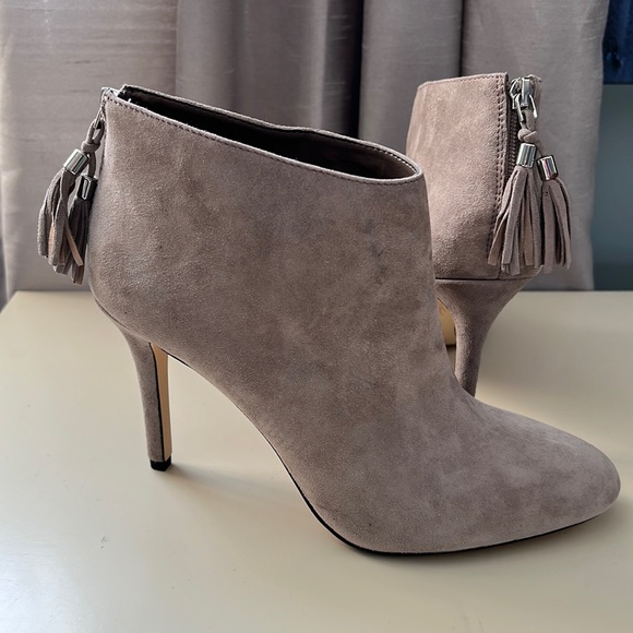 Lord & Taylor 424 Fifth grey suede booties - Picture 1 of 4